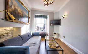 Upper Bow - Luxurious, Modern 1Br Apartment Near Castle